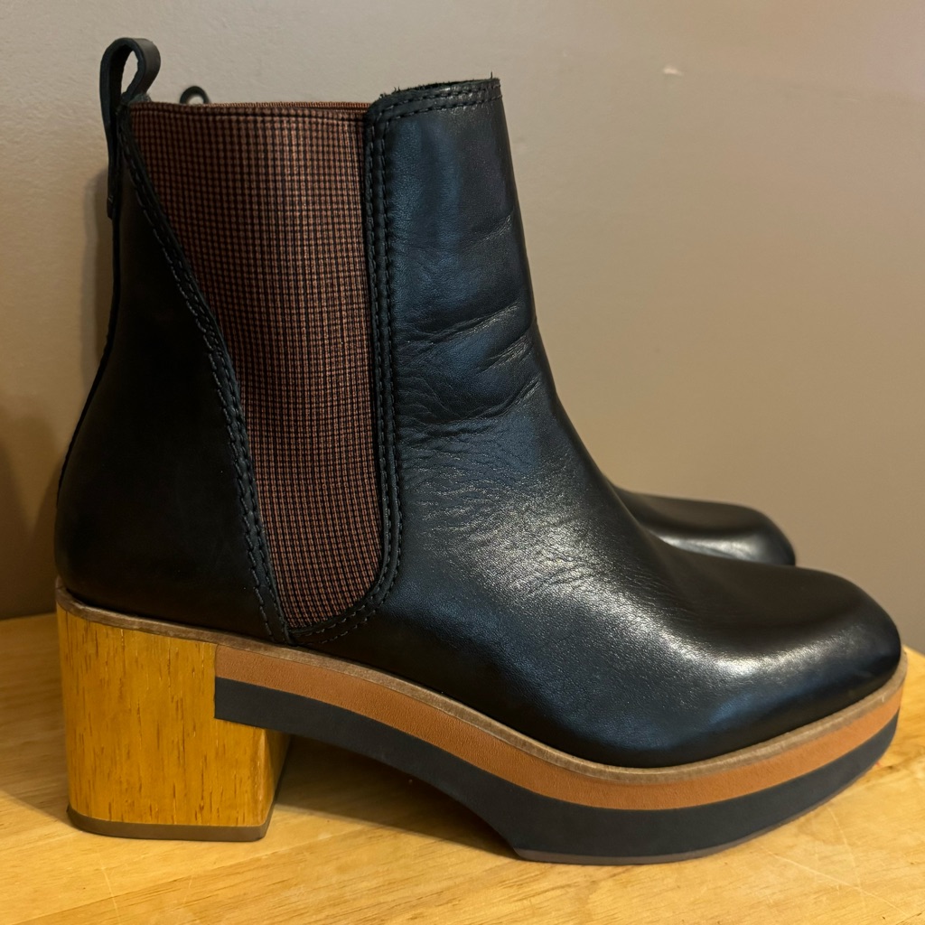 Bernardo Shawnee Black Boots Size 9